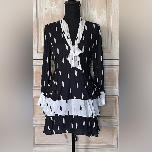 Alice + Olivia -Bow Tiered Crepe Mini Dress - Picture 4 of 6